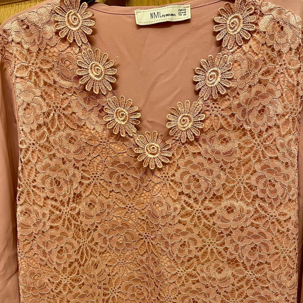 blouse lace appliqués V-neck sleeve, Size US 8/ EU 40, polyester, only worn once